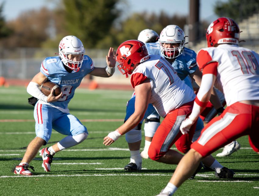 Oct. 30 Football Roundup - Sioux Falls Lincoln pulls past Rapid City Central, advances to Class 11AAA semifinals 
