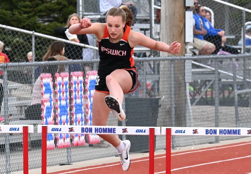 Ipswich sweeps team titles at Eureka Lions track and field meet