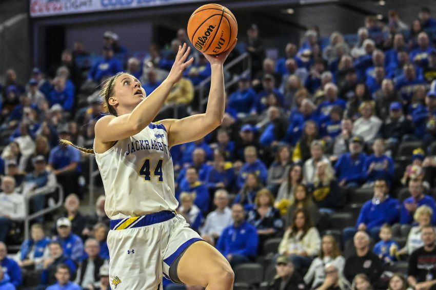 Letcher native Myah Selland signs to play professionally in Spain 