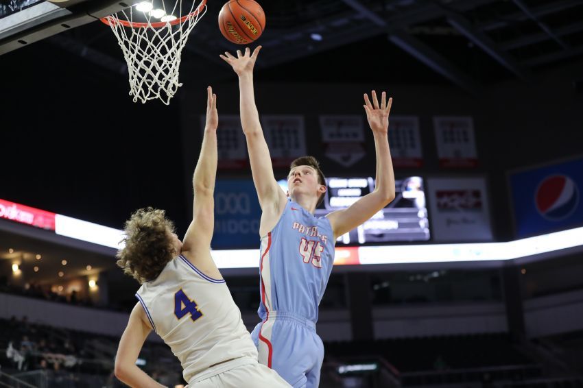 Sioux Falls Lincoln's J.T. Rock breaks rim on slam dunk