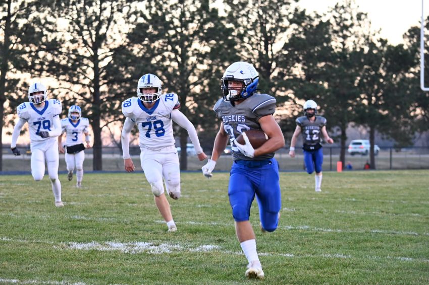 Nov. 4 Football Roundup - Elk Point-Jefferson sprints past Hot Springs to secure Class 11B championship berth