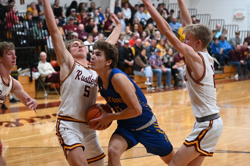 Jan. 5 Boys Basketball Roundup - Wessington Springs holds off Ethan in Friday action 