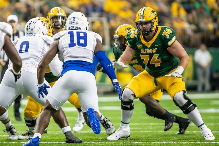 Pierre's Grey Zabel named Missouri Valley Football Conference offensive lineman of the week 