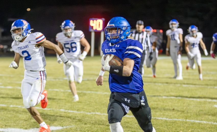 Elkton-Lake Benton clips Parkston, advances to Class 9AA state championship game